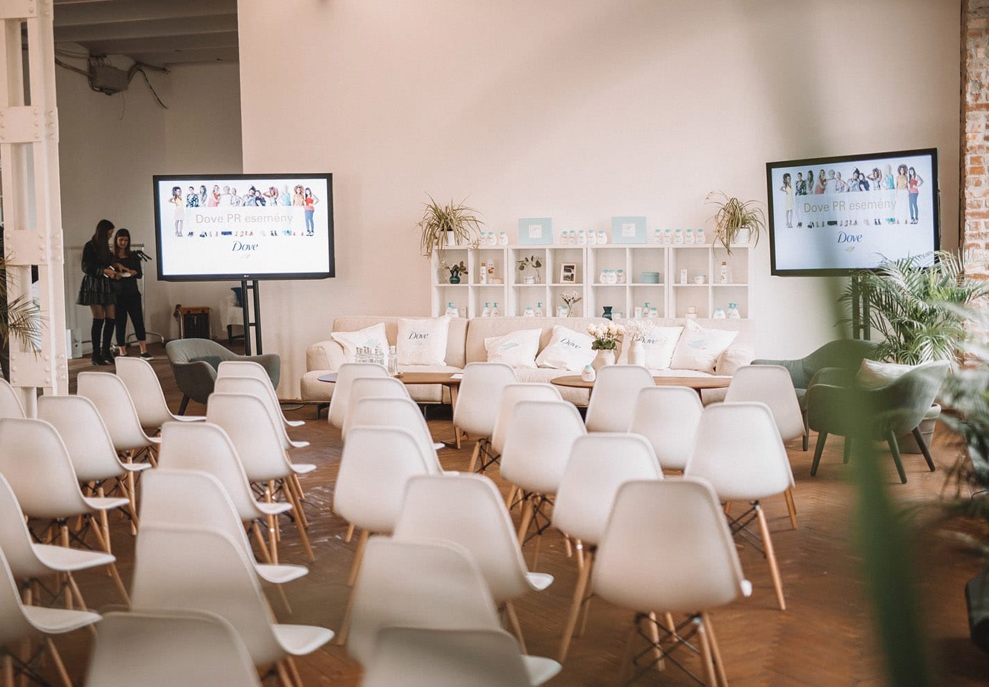 YESS event hire bérelhető bútor inspiráció - Dove PR esemény